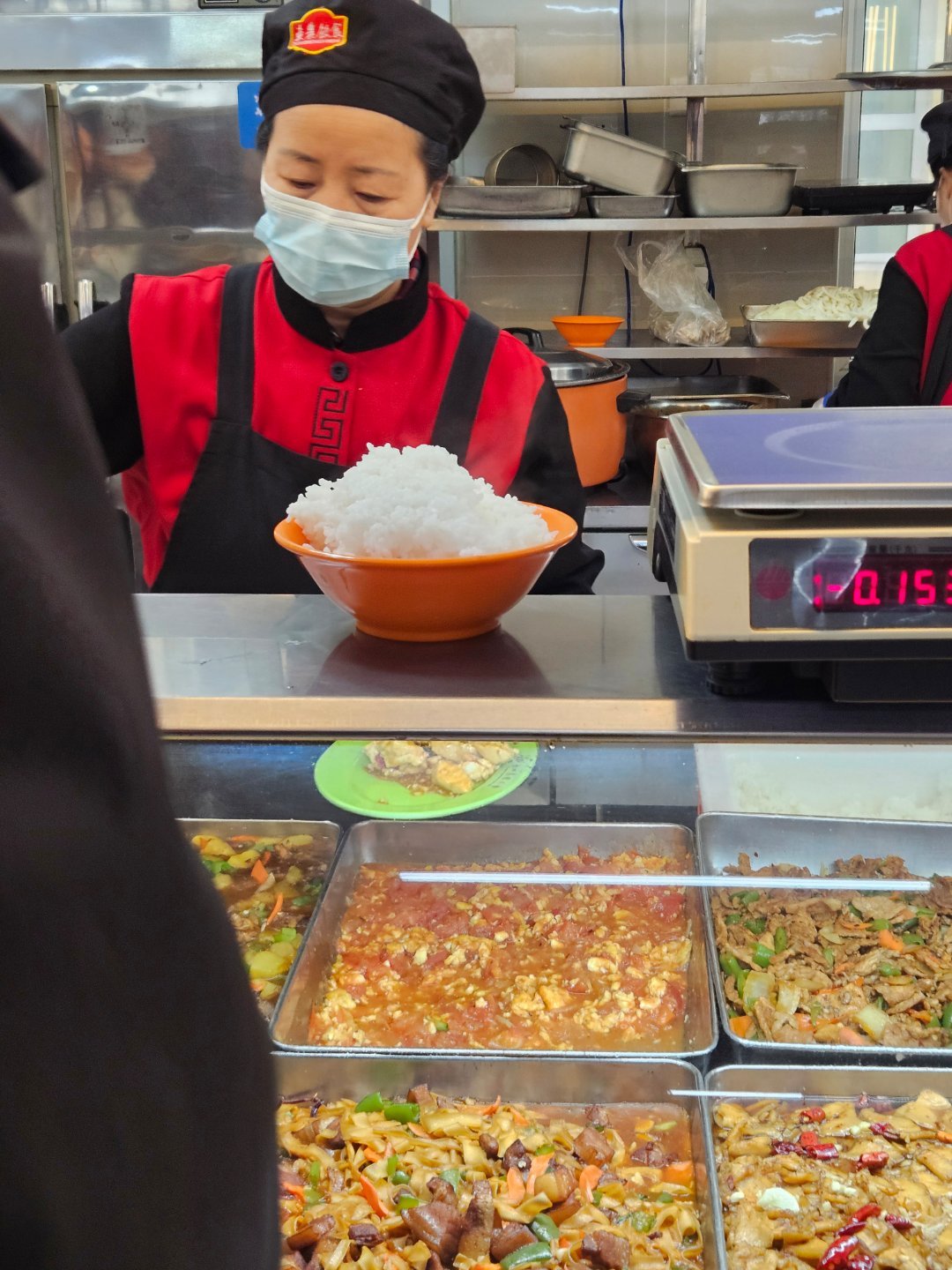 哈尔滨伙食饭阿姨的最新风采